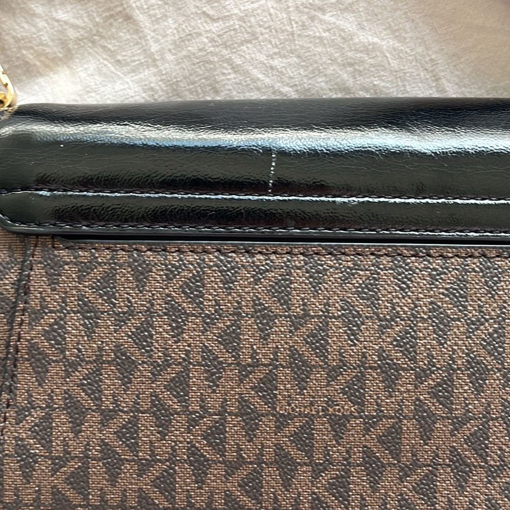 Michael Kors Medium Logo Cross Body Bag - Picture 3 of 5